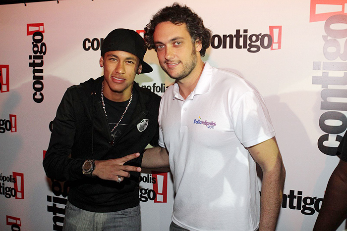 Neymar fez questão de cumprimentar o produtor do evento