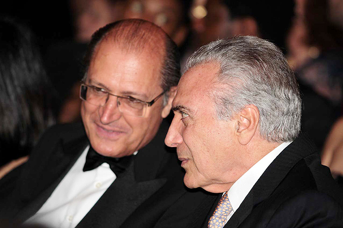 O governador de São Paulo, Geraldo Alckmin, conversa com o vice-presidente Michel Temer