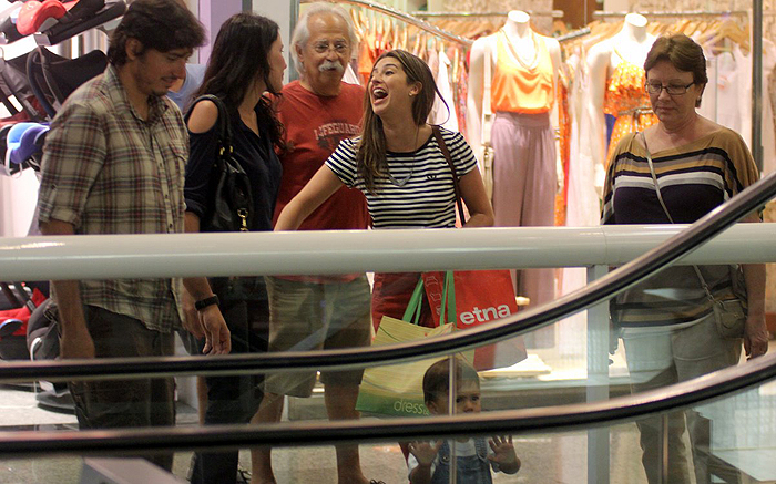 Fernanda Paes Leme e Juliana Knust vão juntas ao shopping