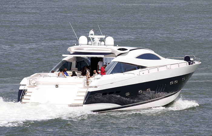 Beyoncé, Jay-Z e familiares curtem o mar de Miami