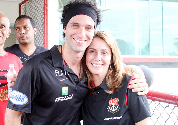 Famosos animam a Gávea nas comemorações do aniversário do Flamengo e cumprimentam a presidente Patrícia Amorim