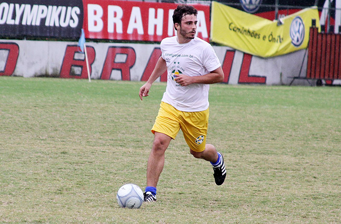 Thiago Martins mostra que é bom de bola no jogo de aniversário do Flamengo