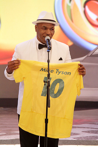 A amarelinha com a dez e o nome de Mike Tyson