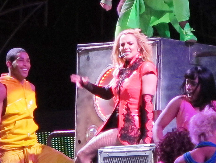 Britney Spears arrasa em show da turnê Femme Fatale, em SP