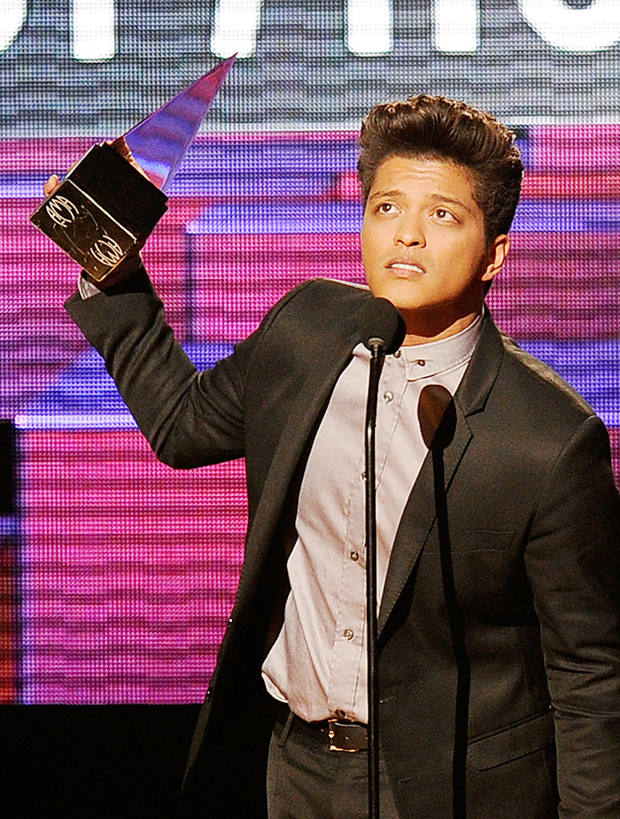 Bruno Mars agradece pelo prêmio no American Music Awards