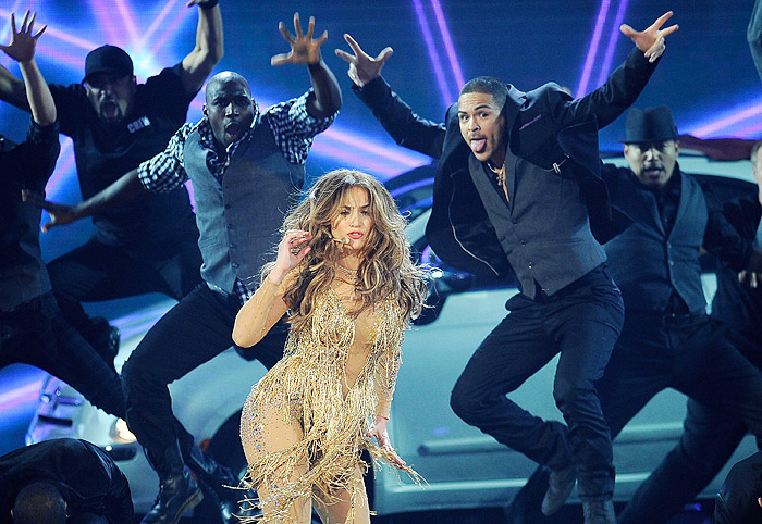 Jennifer Lopez esbanjou sensualidade em sua performance