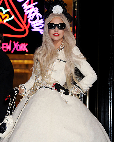 Lady Gaga inaugura seu Workshop Gaga na Barneys NY