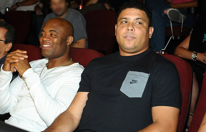 Ronaldo encontra Anderson Silva em lançamento de documentário