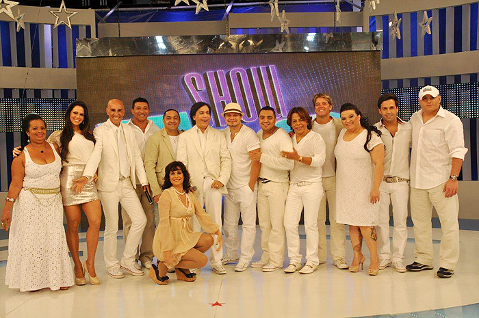 Tom Cavalcante e o elenco do Show do Tom