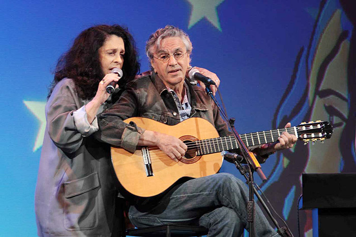 Caetano Veloso e Gal Costa cantaram juntos no Programa do Jô