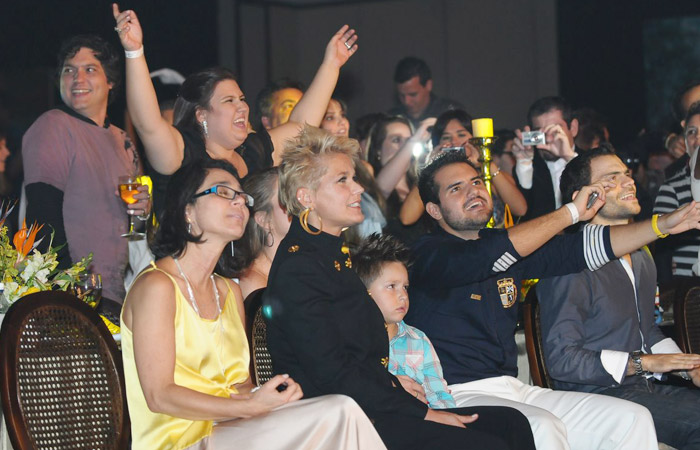 Xuxa vai a show de Victor & Leo Ofuxico