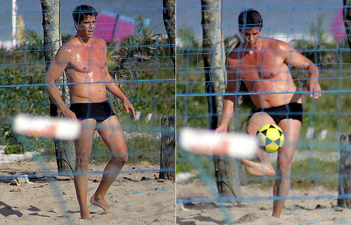 Márcio Garcia aproveita sol carioca e joga bola na praia