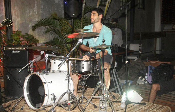 Dudu Azevedo deu show com sua banda no Rio Ofuxico