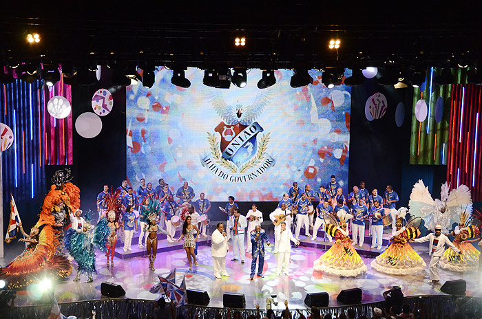 Gracyanne Barbosa e Renata Santos gravam vinheta de Carnaval da Globo.