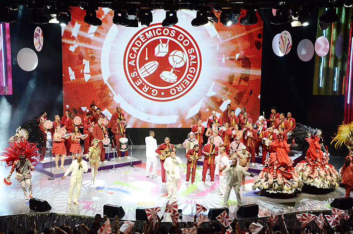 Gracyanne Barbosa e Renata Santos gravam vinheta de Carnaval da Globo.