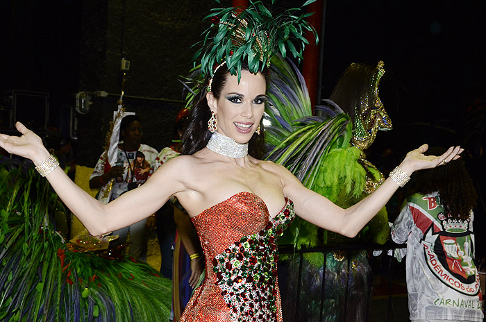 Gracyanne Barbosa e Renata Santos gravam vinheta de Carnaval da Globo.