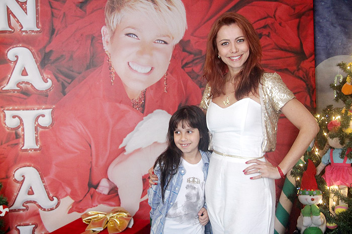 Simone Soares e a filha prestigiaram o show