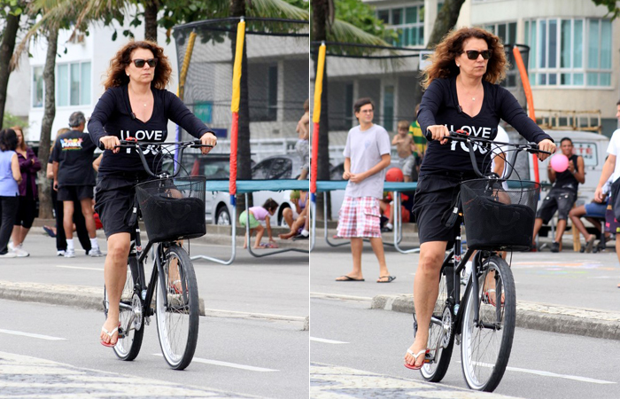 Patricya Travassos anda de bike na orla do Leblon - Ag.News