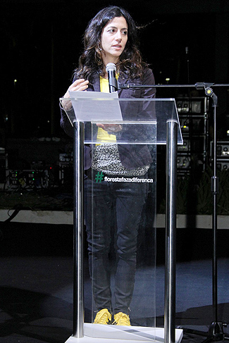 Marina Person falou durante o protesto em prol do meio ambiente