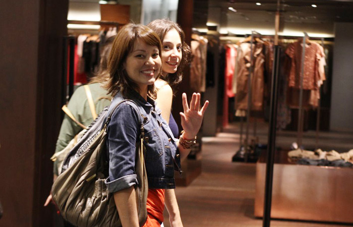 Geovanna Tominaga passeia em shopping Ofuxico