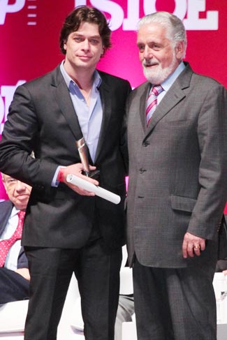 Fabio Assunção recebeu o prêmio Personalidade do Ano