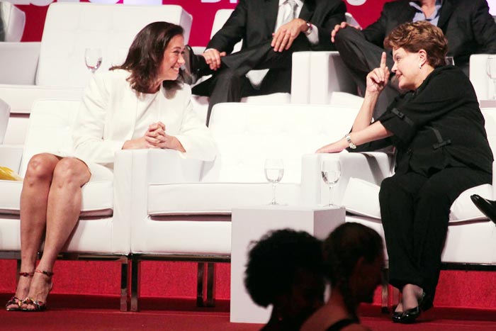 Lilia Cabral e a presidente Dilma Rousseff  conversam durante a premiação