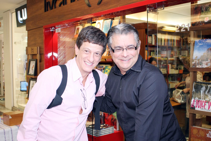 Famosos conferem o lançamento do livro de Flavio Marinho no Rio