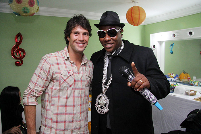 Gustavo Leão com  MC Sapão