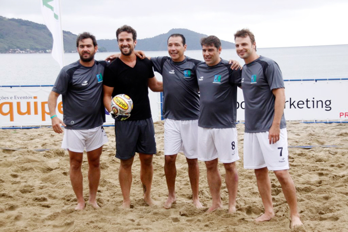 Famosos reunidos em Mangaratiba para o Desafio das Estrelas de futebol de praia