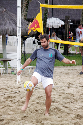 Thierry Figueira demonstra habilidade com a redonda no Desafio das Estrelas, em Mangaratiba