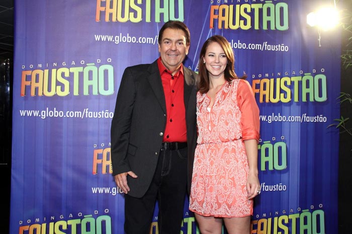 Gravacão do Troféu Mario Lago do Domingão do Faustão: Fausto Silva e Paola Oliveira