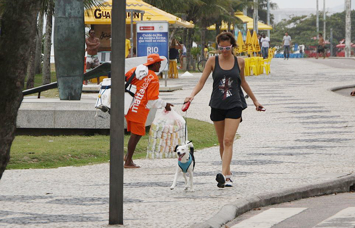 Ellen Jabour sai para caminhar no dia de seu aniversário