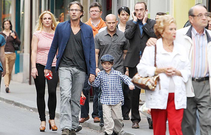 Britney Spears, Jason Trawick e os filhos da cantora Sean Preston e Jayden James, em Paris