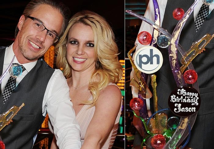 Tudo sobre o noivado de Britney Spears e Jason Trawick - Detalhe do bolo de Jason O Fuxico