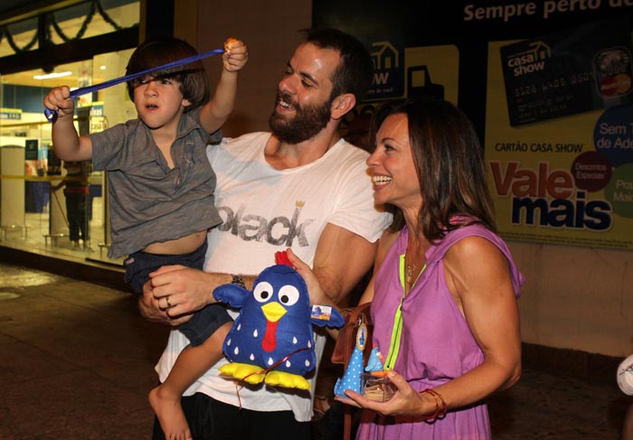 Carla Marins com o  marido, Hugo Baltazar e o filho Leon