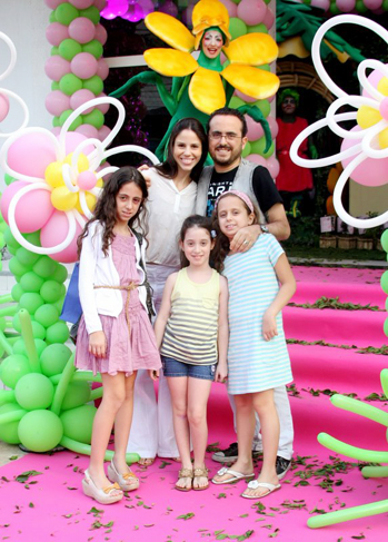 A festa temática foi inspirada em um jardim de flores