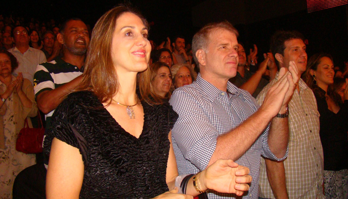 Bernardinho e Fernanda Venturini assistem musical sobre Tim Maia. OFuxico
