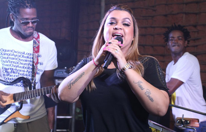 Preta Gil canta junto com Thiago Martins Ofuxico