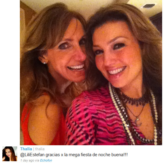 Thalía postou uma foto na qual ela é vista festejando ao lado da irmã, Laura Zapata e do produtor Emilio Estefan.
