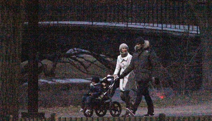 Tom Brady e Gisele Bündchen ignoram o frio e passeiam com os filhos. OFuxico
