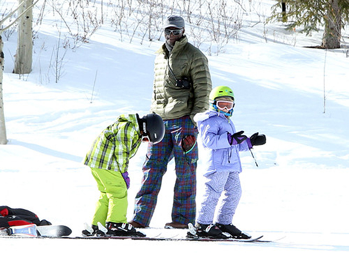 Seal e Heidi Klum se divertem com os filhos na neve de Aspen