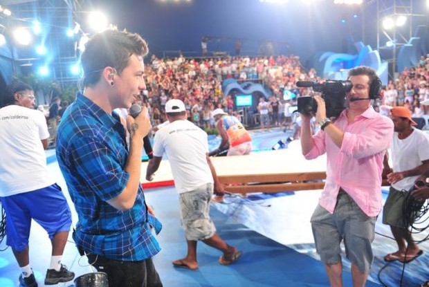 Luciano Huck vira cameraman em Fortaleza