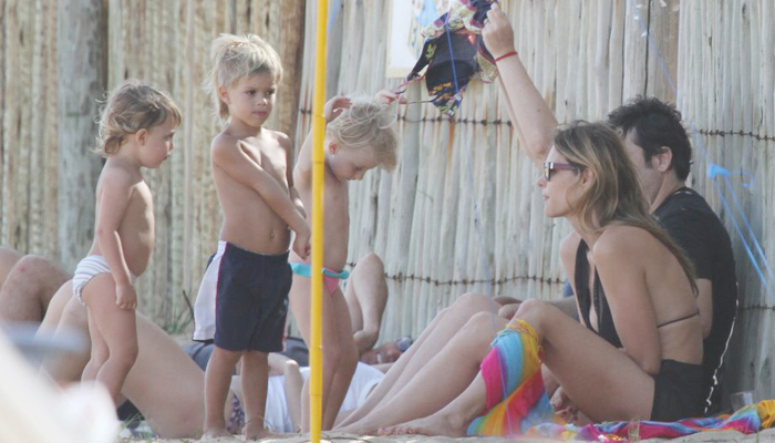 Fernanda Lima curte praia com os filhos na Bahia. OFuxico