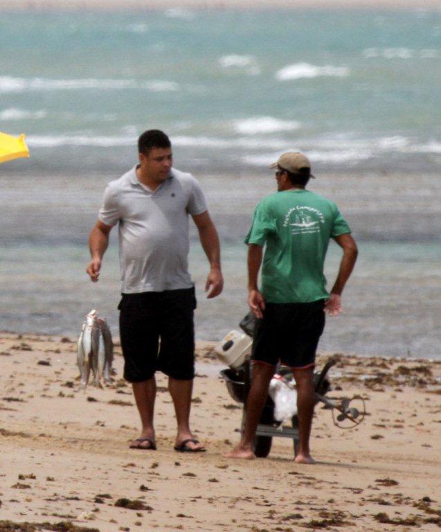 O ex-craque curte dias de relax com a família antes da virada do ano em Trancoso