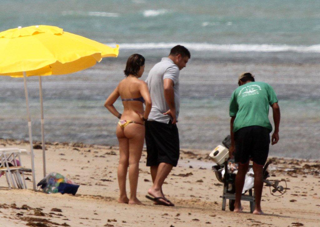 Ronaldo com a mulher Bia Antony em Trancoso, na Bahia