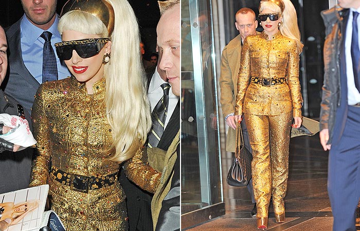 Lady Gaga passa a virada do ano com roupa toda dourada - O Fuxico