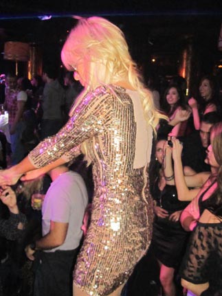 Paris Hilton curte balada em Las Vegas com novo namorado, Afrojack