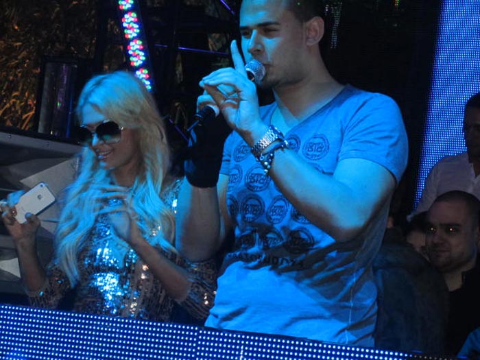 Paris Hilton curte balada em Las Vegas com novo namorado, Afrojack