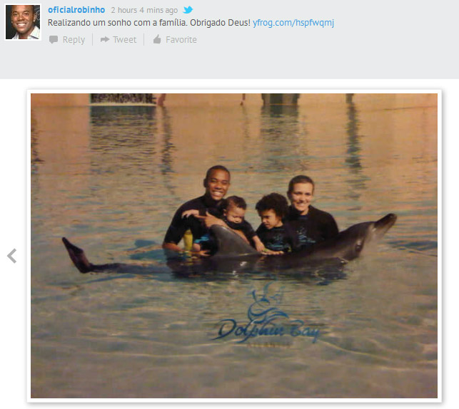 Robinho nada com golfinhos em Dubai com a família