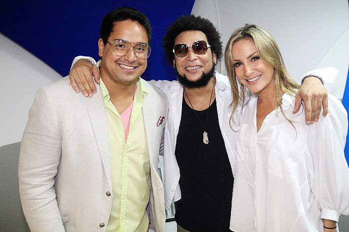 Claudia Leitte conversou com Xanddy no camarim